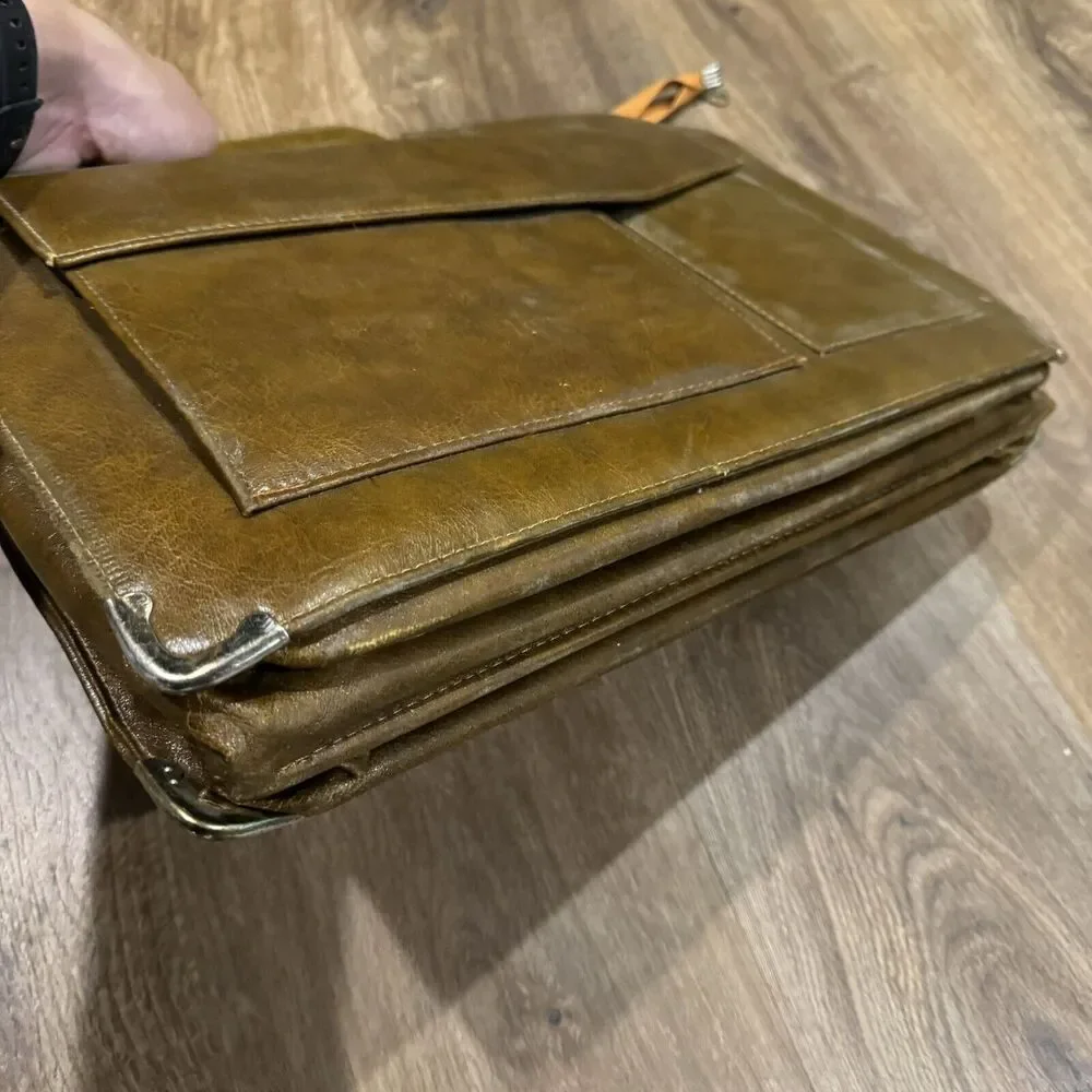 VTG Omega Briefcase Legal Binder Document Holder Brown Gold Accents Handles -BUB